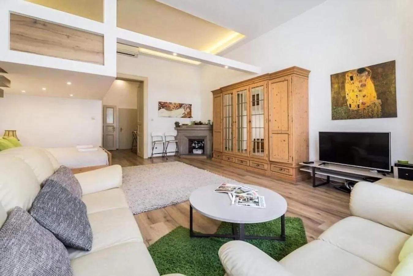 Spacious Apartment In The Central Budapest
