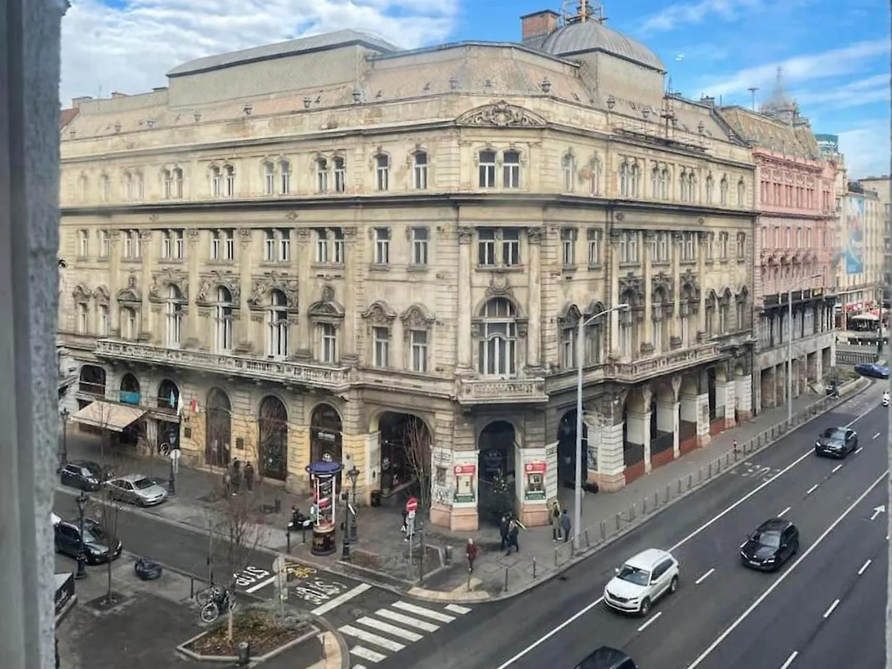 Spacious Apartment In The Central Budapest